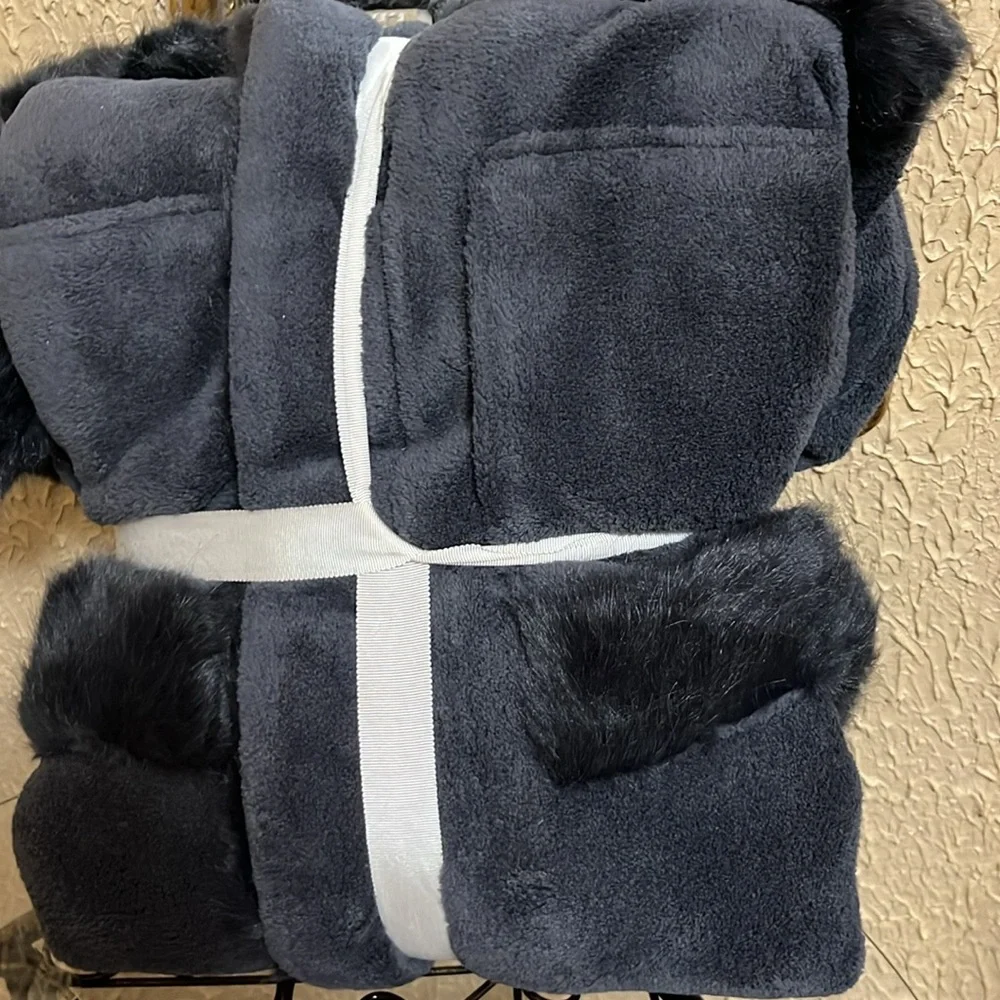 PB Teen Robe - Picture 4 of 5